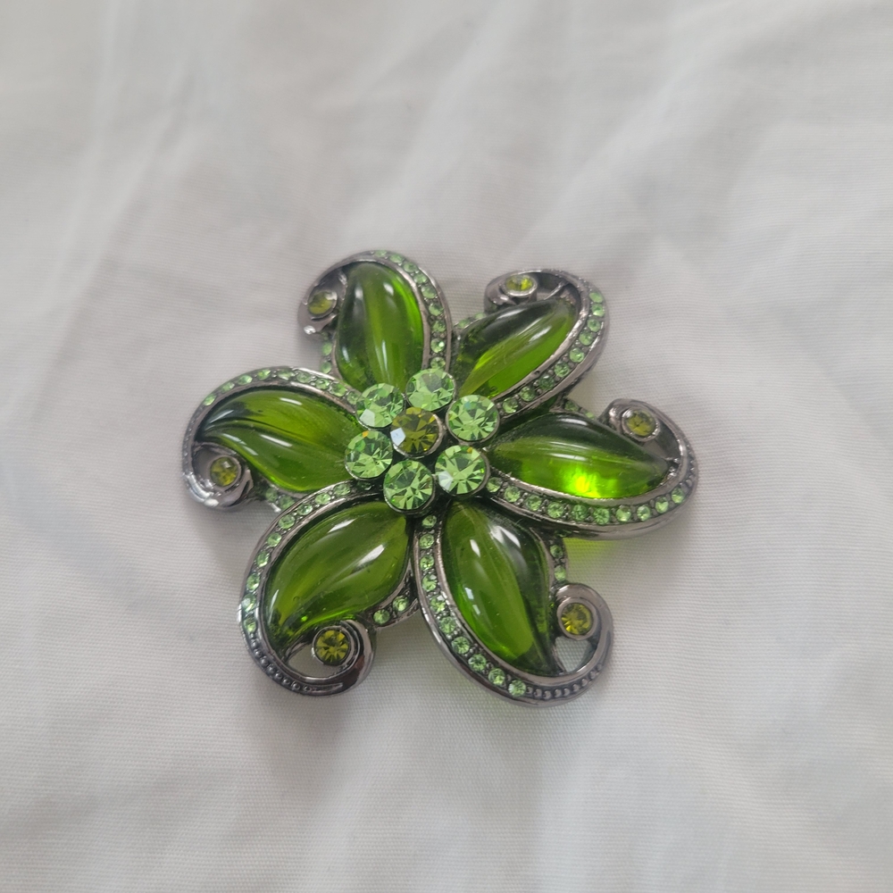 Premier Designs Green and Silver Flower Brooch